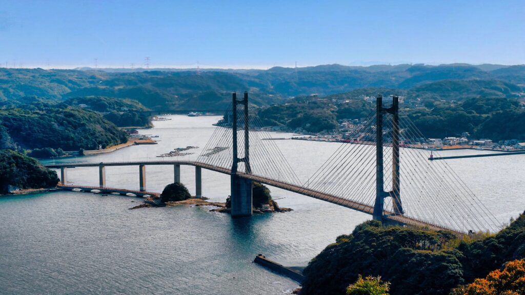 風の見える丘公園から望む呼子大橋
