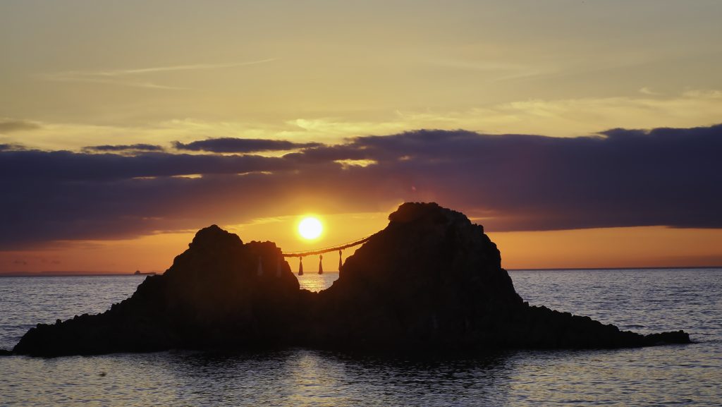 夕暮れの夫婦岩