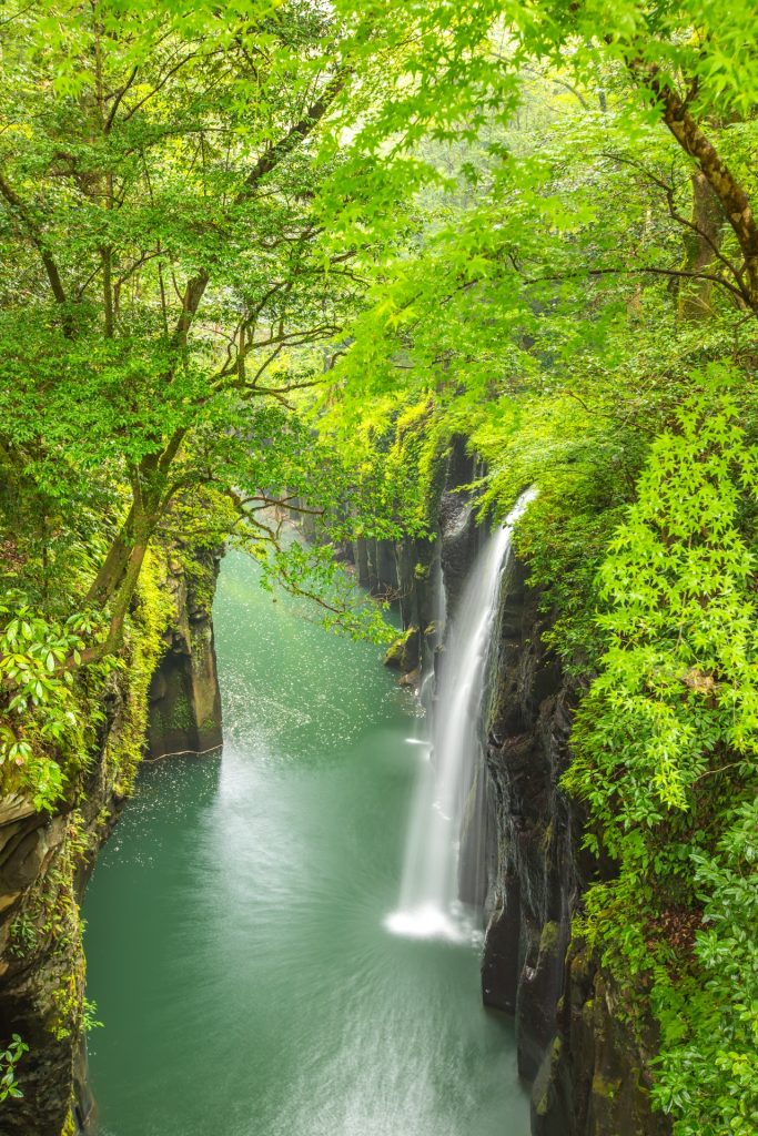 高千穂峡の真名井の滝と渓谷